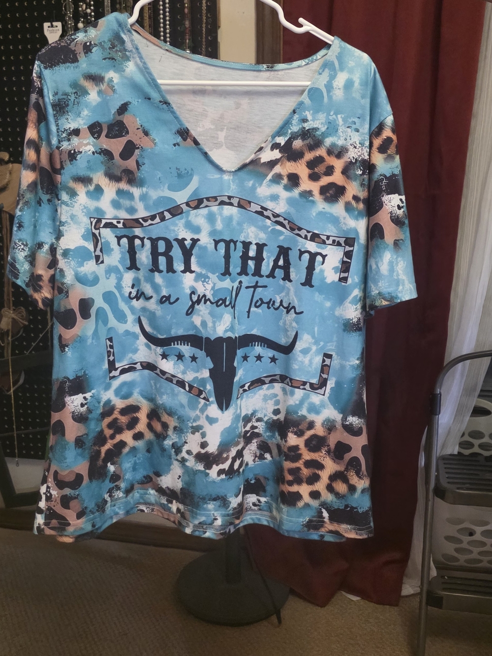 Womens XL Blue Graphic V-Neck Top with Leopard Print